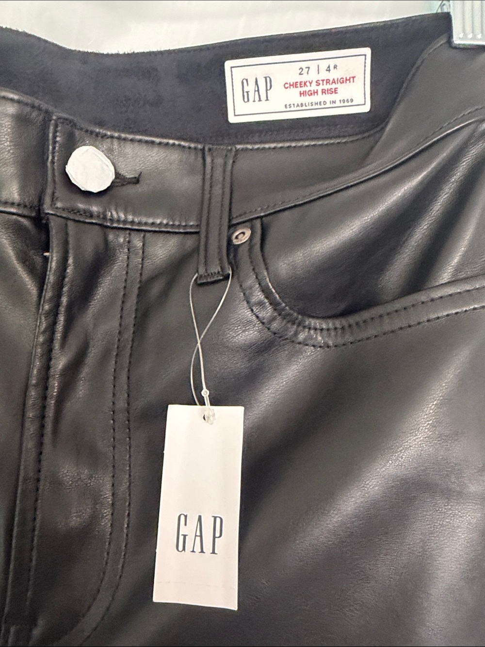 GAP Vegan Leather Cheeky Straight Pants Black High Rise NWT Size 27 / 4R - Picture 2 of 10